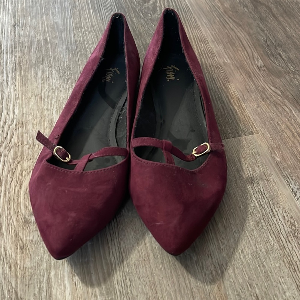 Maroon flats